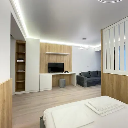 Georgia White Titanic Apartment *