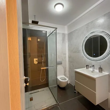 Georgia White Titanic Apartment