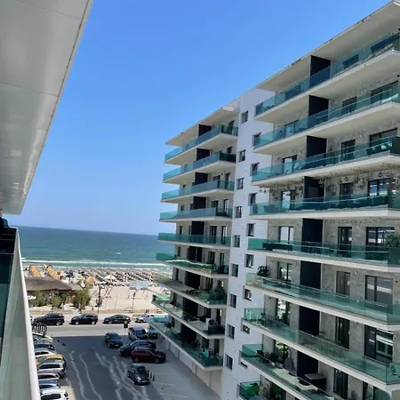 Georgia White Titanic Apartment *